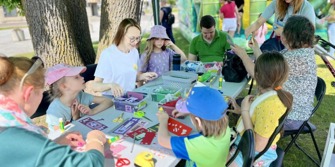 Vaikai kviesti į spalvų terapijos edukaciją