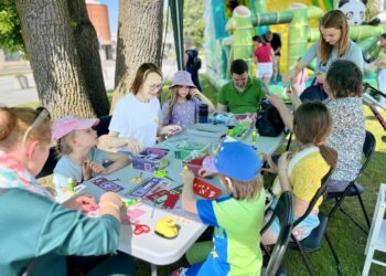 Vaikai kviesti į spalvų terapijos edukaciją