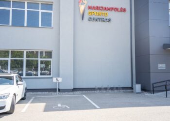 Žmonėms su negalia numatytos specialios stovėjimo vietos