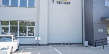 Žmonėms su negalia numatytos specialios stovėjimo vietos