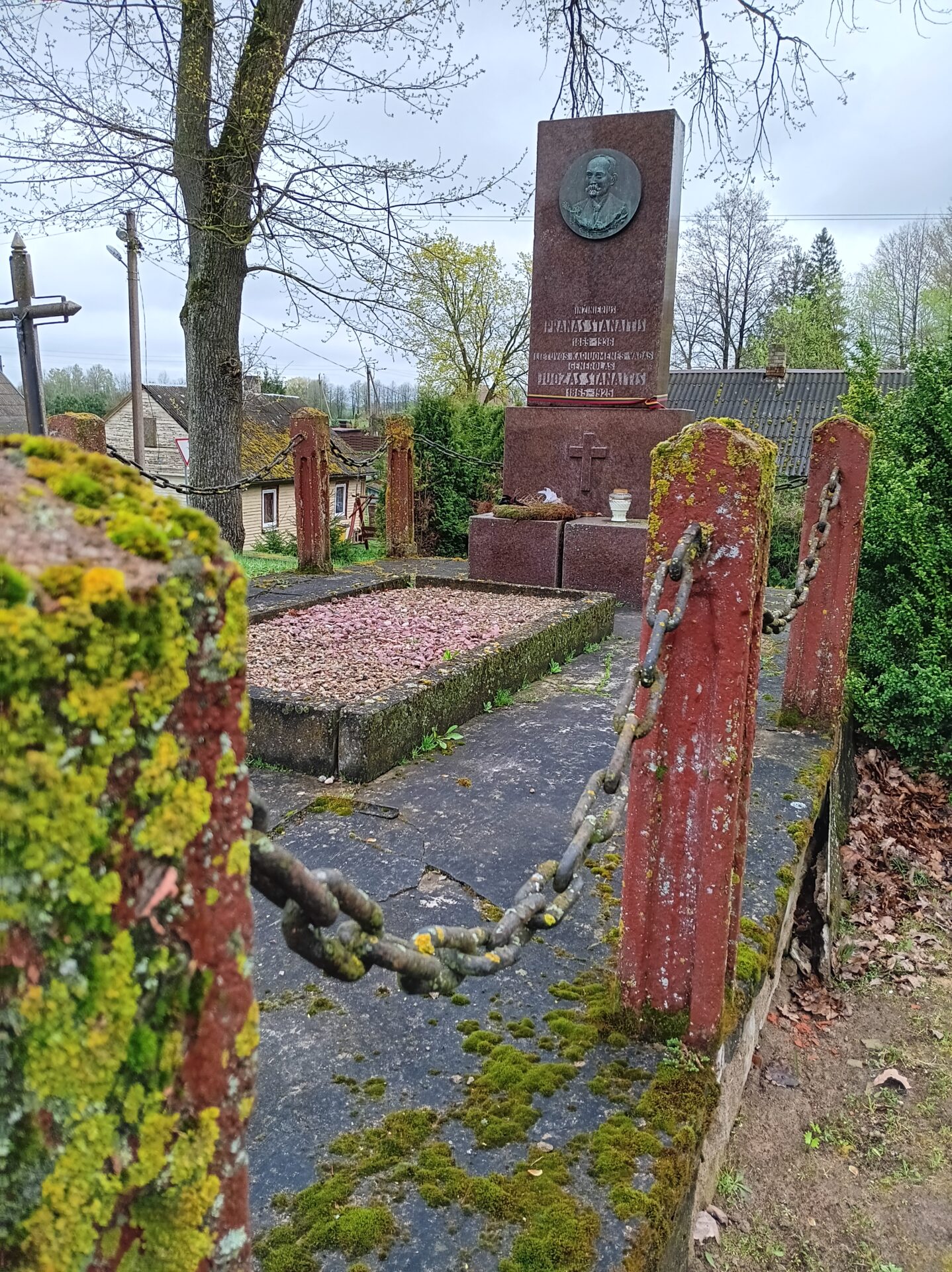 Brolių Stanaičių kapas Slabadų kapinėse