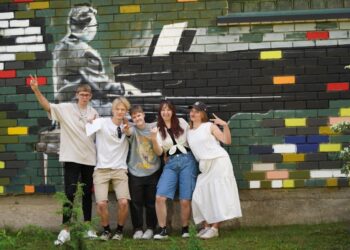 VDU studentai atnaujino Kazlų Rūdos Rimvydo Žigaičio menų mokyklos poilsio erdvę