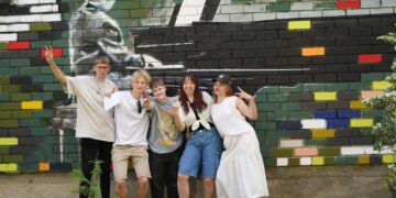 VDU studentai atnaujino Kazlų Rūdos Rimvydo Žigaičio menų mokyklos poilsio erdvę