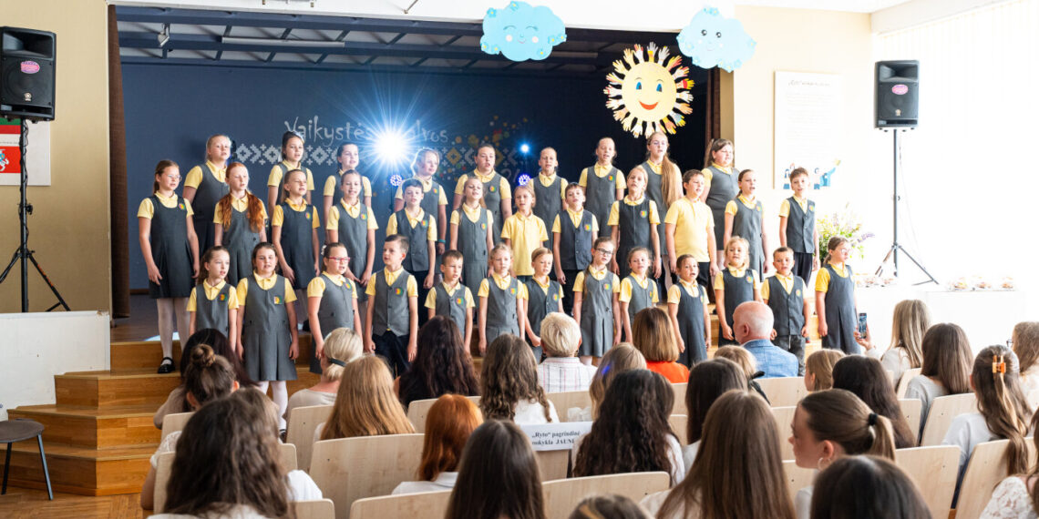 „Ryto“ pagrindinėje mokykloje nuskambėjo muzikos festivalis „Vaikystės spalvos – 2024“