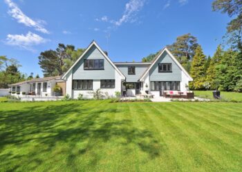 Viskas, ką reikia žinoti prieš pradedant šiltinti stogą poliuretano putomis