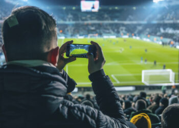 Futbolo rungtynių stebėjimas