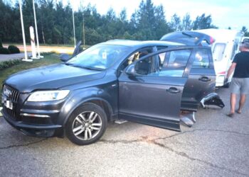 Jungtinėje Karalystėje ieškomą visureigį uteniškis teigia įsigijęs aukcione