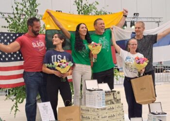 Suomijoje Sonkajarvi mieste 27-ajame pasaulio žmonų nešimo čempionate pergalę iškovojo Neringa ir Vytautas Kirkliauskai