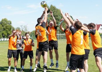 Futbolo turnyre „Lietuvos karaliaus Mindaugo karūnavimo dienai paminėti“ triumfavo Kazlų Rūdos „Kazlų Rūda“