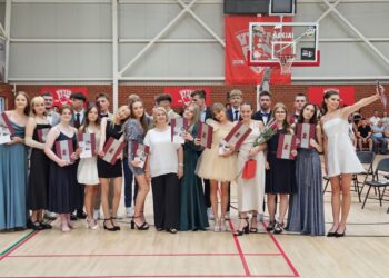 Iškilmingai paminėta Šakių „Žiburio“ gimnazijos abiturientų brandos atestatų įteikimo šventė