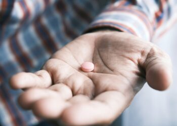 Vaistų nuo skausmo poveikis: įvardijo, kuri veiklioji medžiaga ypač pavojinga kepenims