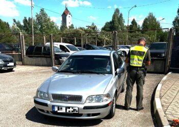 Latvio versija apie neva Lenkijoje gautą vairuotojo pažymėjimą Lietuvos pasieniečiai nepatikėjo