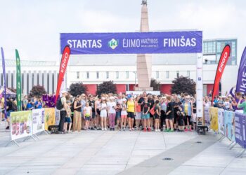 Pirmą kartą Marijampolėje organizuotos IKI ėjimo varžybos pritraukė gausų būrį marijampoliečių ir miesto svečių