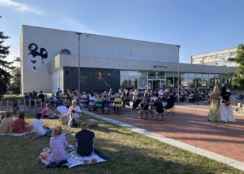 „Spindulio kinas po atviru dangumi“