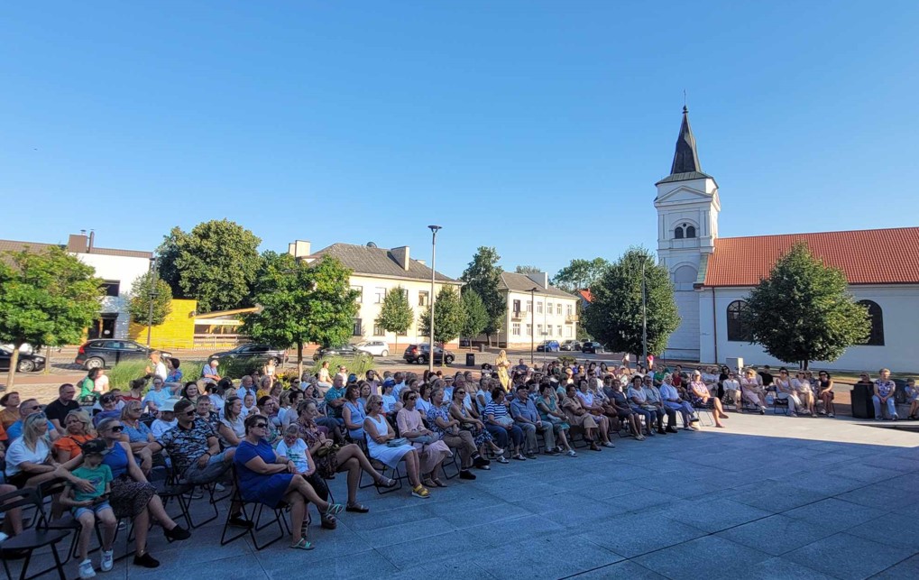 „Spindulio kinas po atviru dangumi“