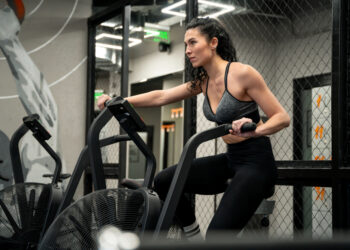 Elipsiniai treniruokliai – efektyviai kardio treniruotei