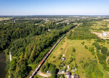 Kokia bus „Rail Baltica“ karinio mobilumo nauda žmonėms?
