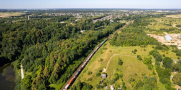 Kokia bus „Rail Baltica“ karinio mobilumo nauda žmonėms?