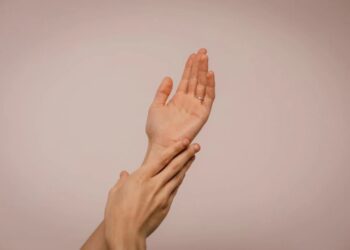 Skauda plaštakos sąnarį? Gali būti, kad Jums ganglioninė cista. Apie ją pasakoja gydytoja