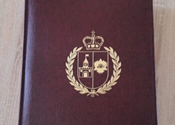 Kalvarijos savivaldybės Garbės piliečių knyga perduota Kalvarijos krašto muziejui