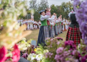Marijampolę savaitgalį sužavėjo liaudiškų šokių kolektyvų festivalis „Vaikystės glėby“