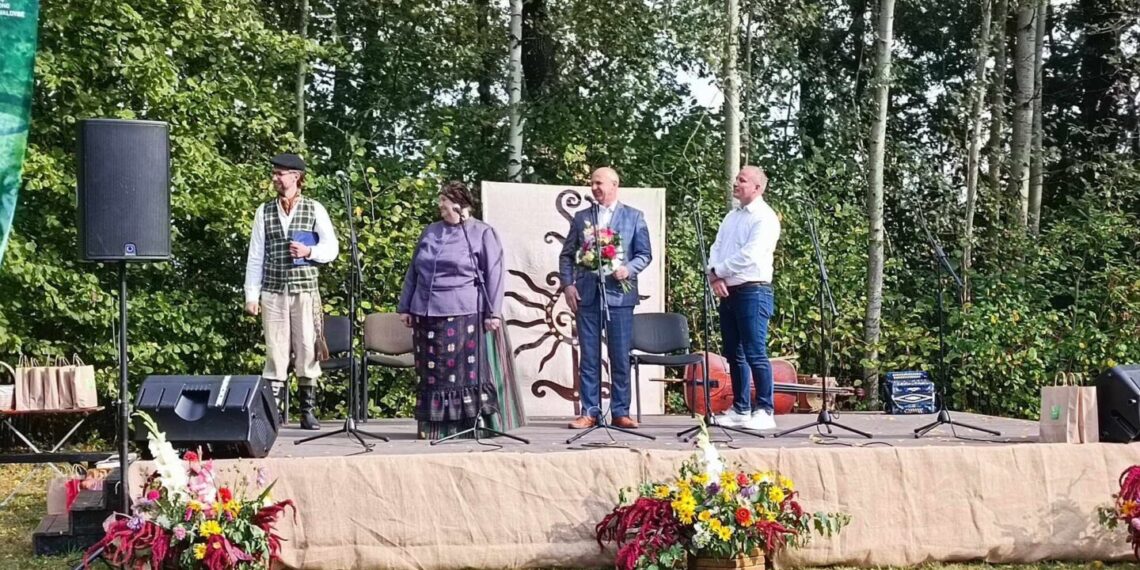 Jono Jablonskio tėviškėje vyko folkloro renginys „Spalvota arbata“