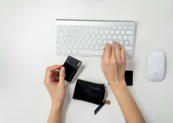 Kodėl svarbu laikytis drabužių priežiūros rekomendacijų ir kaip profesionalios paslaugos gali padėti?