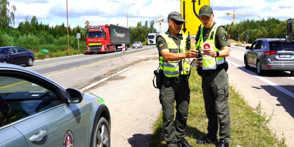 Vairuotojo pažymėjimą nusipirkęs laikinai Estijoje gyvenantis ukrainietis teismo lauks už grotų