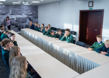 Marijampolės Marijonų gimnazijos 7A klasės mokiniai svečiavosi Savivaldybės administracijoje