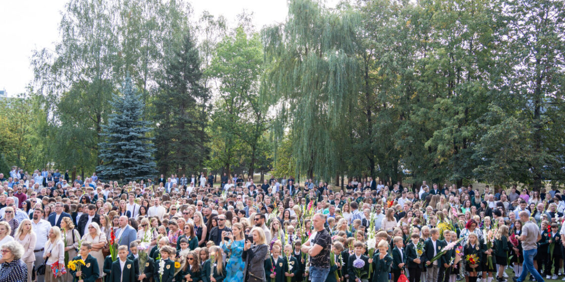 Kardelių jūra ir pirmoji rugsėjo šventė: naujos pradžios Marijampolėje