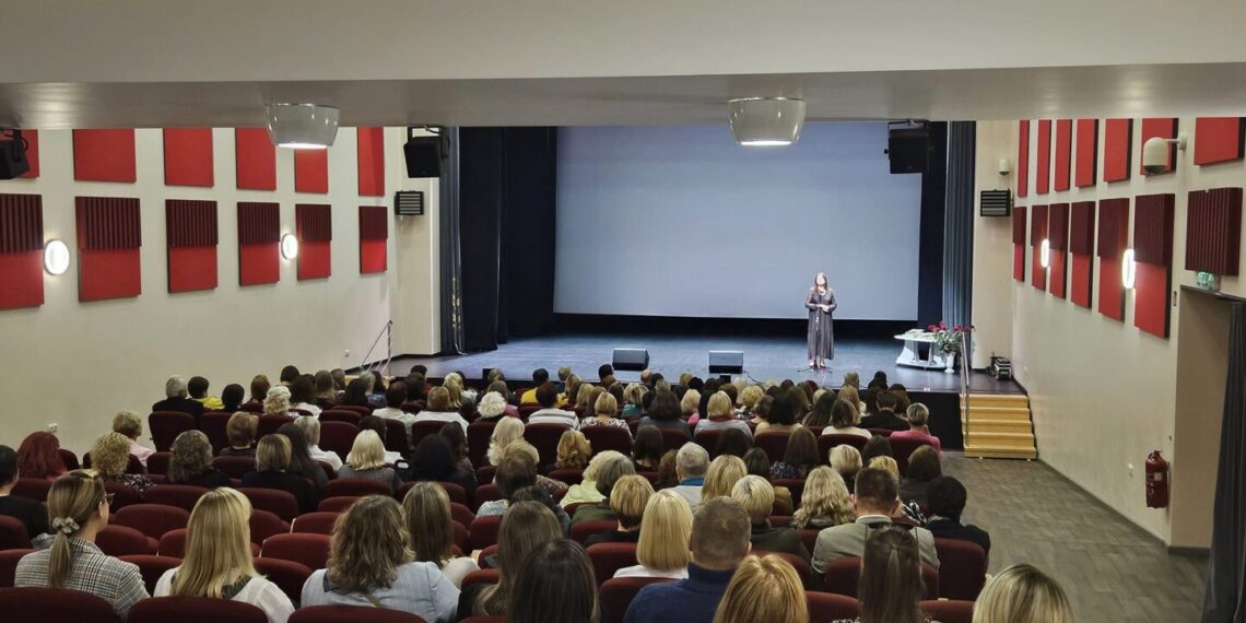 Socialinių darbuotojų diena Šakių kultūros centre: padėkos ir sveikinimai už atsidavimą darbui