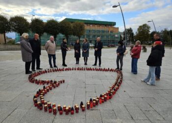 Šakių miesto skvere uždegtos žvakutės organų donorams pagerbti