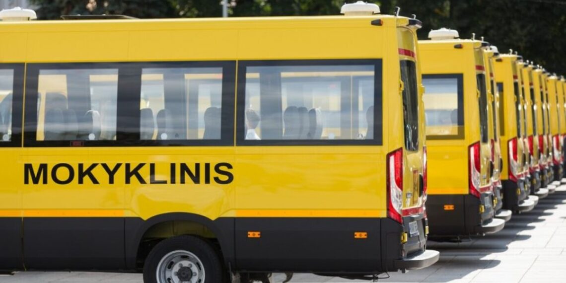 Akcija „Švilpukai saugo“ pasiekė ir geltonuosius mokyklinius autobusiukus