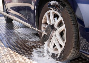 Spalvų psichologija moterų drabužiuose: kaip pasirinkti tinkamas spalvas?