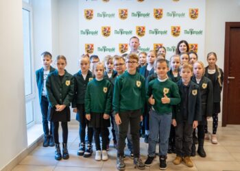 Marijonų gimnazijos trečiokai svečiavosi pas merą