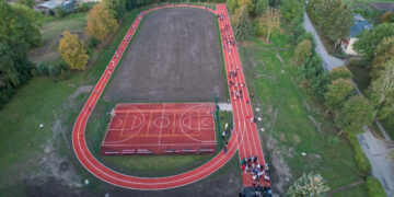 Mokolų progimnazijoje atidarytas modernus stadionas mokiniams bei visai bendruomenei