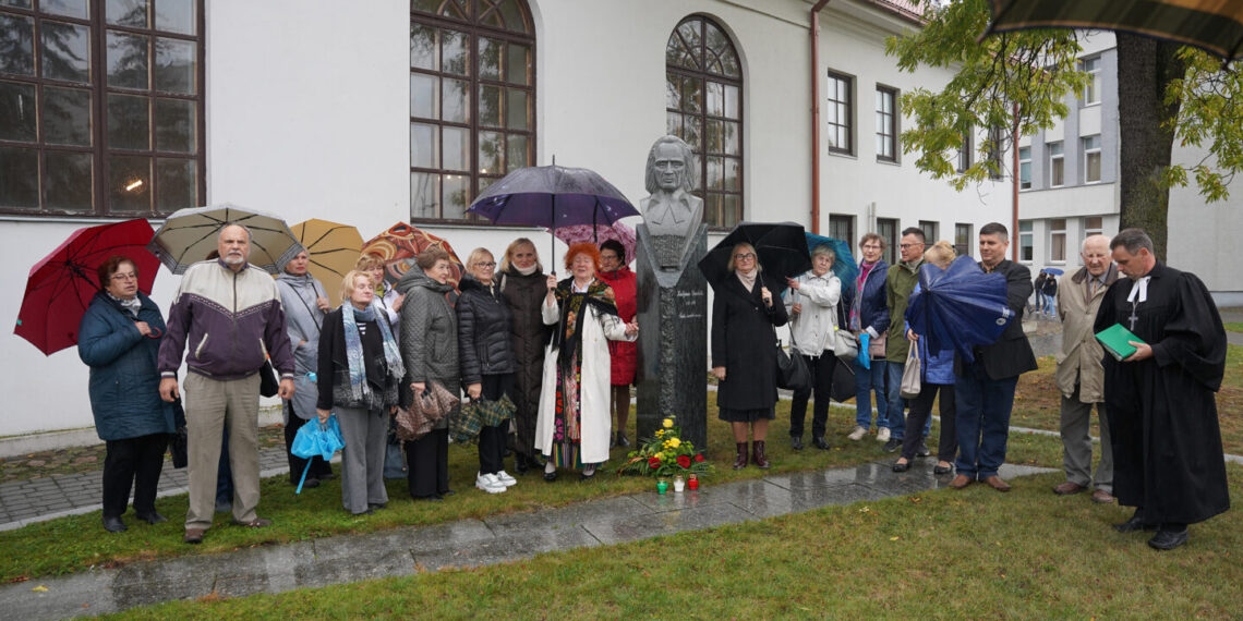 Minėjimas prie paminklo Donelaičiui