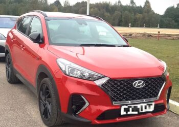 Pasieniečiams įkliuvo britų policijos ieškomu visureigiu važiavusi kaunietė