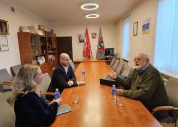 Šakių rajono Garbės pilietis Guenter F. Toepfer dovanoja rajonui ginkmedį ir 1000 tulpių - simbolinė draugystės ir pagarbos dovana