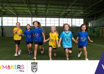 Kybartuose – mergaites į futbolą įtraukiantis „Playmakers" projektas