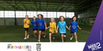 Kybartuose – mergaites į futbolą įtraukiantis „Playmakers" projektas