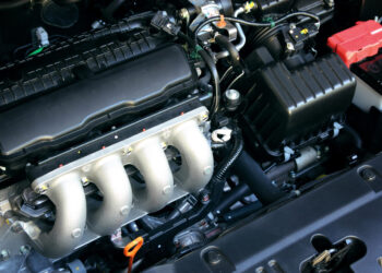 Automobilio variklis