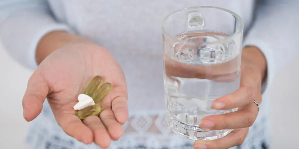 Vaistininkė: kodėl tabletes reikia užgerti vandeniu, ar galima jas trinti ir kokių vaistų nemaišyti | Sūduvos Gidas
