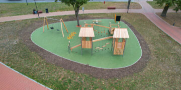 Baigta atnaujinti Vytauto Didžiojo parko žaidimų aikštelė
