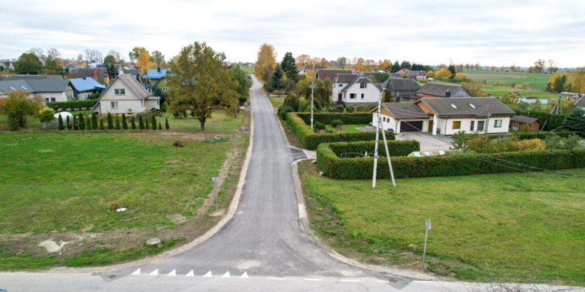 Naujas asfaltas dar dviejų kaimų gatvėse