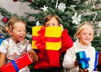 Neapsisprendžiate, ką šiemet vaikams dėti po eglute? Specialistė turi naudingų patarimų