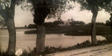 Alvito ežeras ir tolumoje Šv. Onos bažnyčios bokštai tarpukaryje