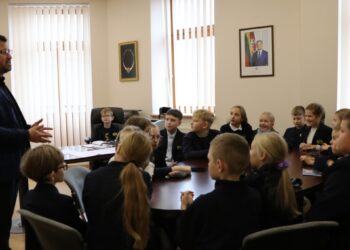 Kalvarijos savivaldybės administracijoje - mokinių vizitas