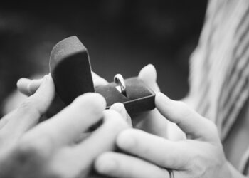 Kaip rasti sužadėtuvių žiedą už gerą kainą, nesumažinant kokybės?