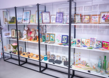 Marijampolės savivaldybės neįgaliųjų draugija pristatė rankdarbių ir dizaino studijos „Fantazija“ darbų parodą „Rudens viražai“